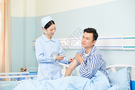 美女护士给病人打针