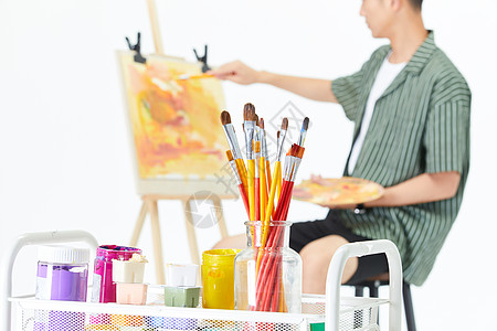 水彩人物画画笔和颜料特写背景