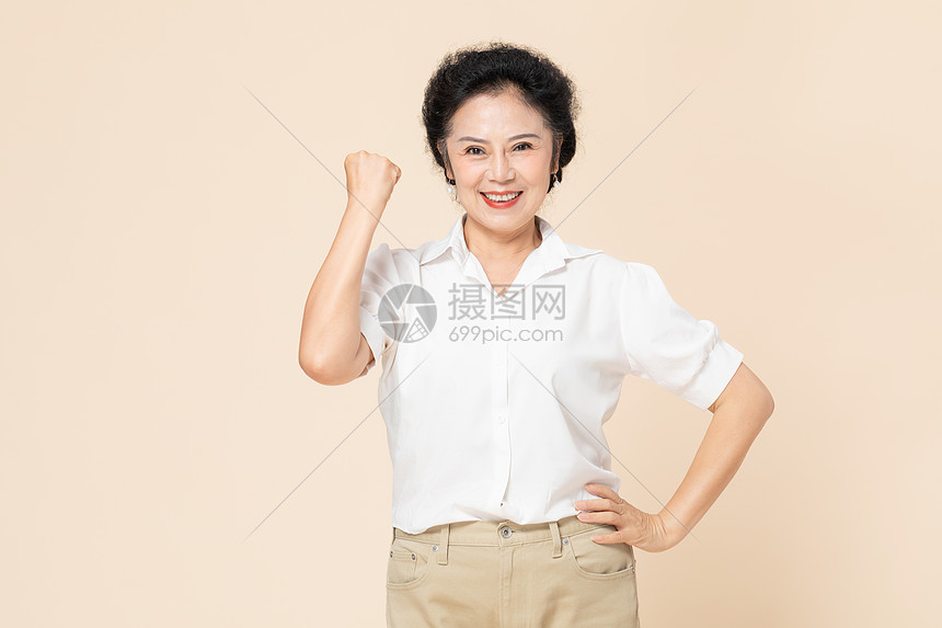 中老年女性加油形象图片