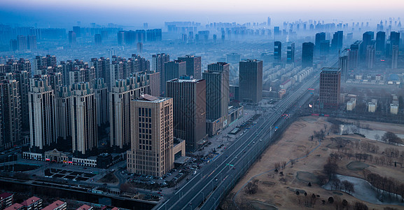 清晨薄雾石家庄槐安路背景图片