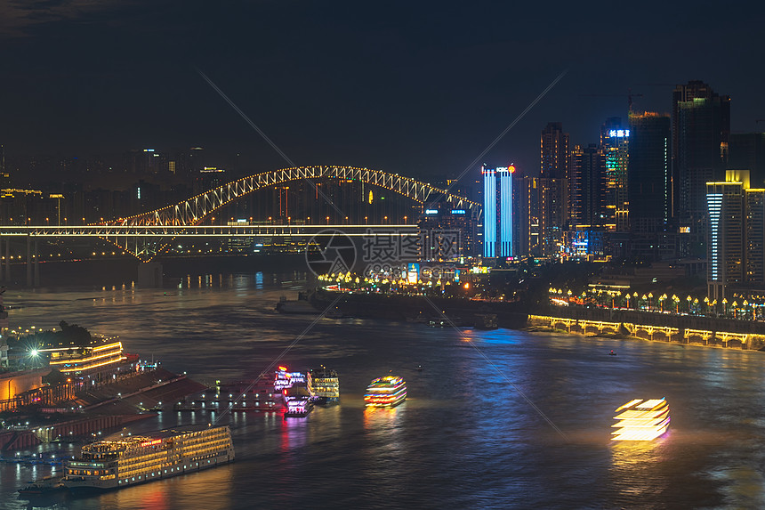 重庆朝天门码头游船夜景图片