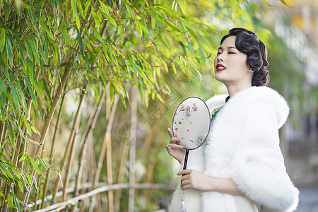 雨伞美女竹林里的旗袍美女背景