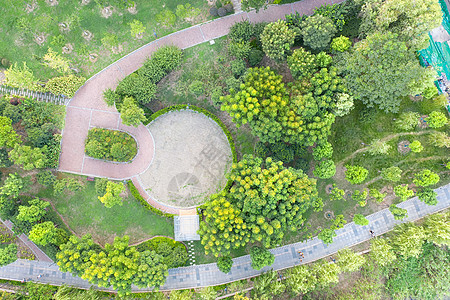 楼盘小区里的景观休闲步道背景图片