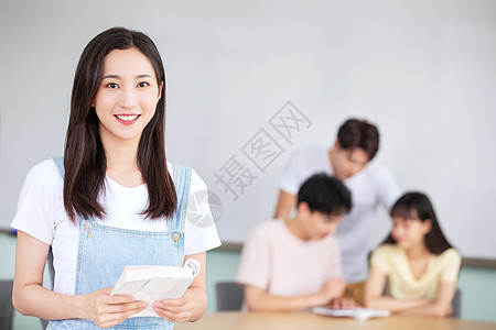 微笑女孩学生教室上课学习背景