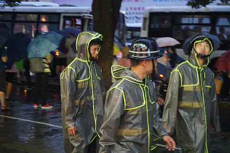 马利2019年8月9日上海，利奇马台风突袭消防员出行排查安全隐患【媒体用图】（仅限媒体用图使用，不可用于商业用途）背景