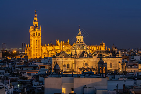 西班牙塞维利亚城市夜景风光高清图片