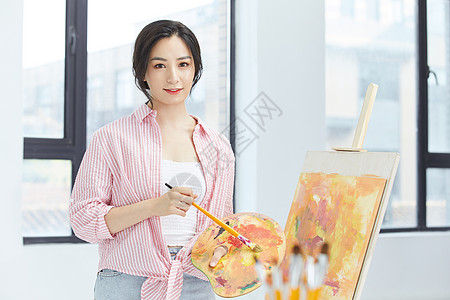 水彩人物美女画家绘画创作背景