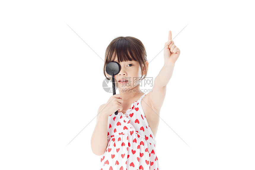 可爱小女孩测单眼视力图片