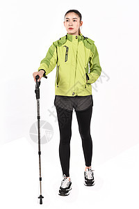 运动登山杖的女生图片
