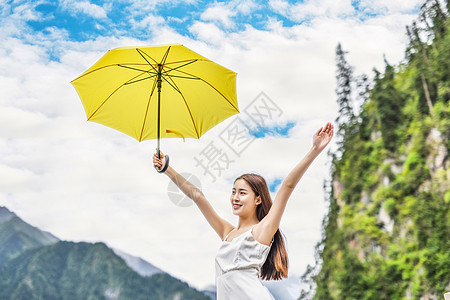 撑伞女子美女户外撑伞打伞形象背景