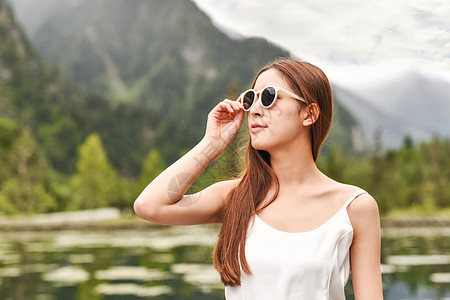 戴眼镜女生图片图片