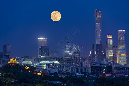 中秋节的北京国贸大厦与景山公园背景