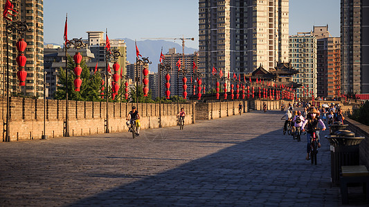 西安城墙景区夕照图片