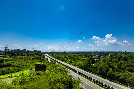 航拍平原公路背景图片