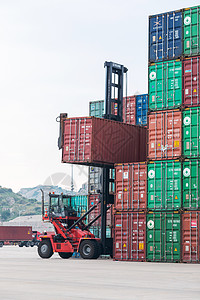 港口码头集装箱装卸运输图片
