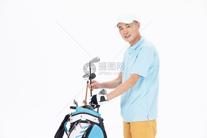 男性球手拿高尔夫球杆图片
