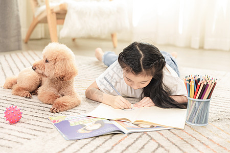 陪伴阅读狗狗陪伴小女孩做作业背景