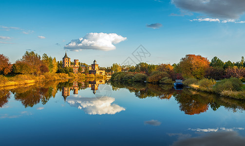 城堡风光秋天的哈尔滨伏尔加庄园背景