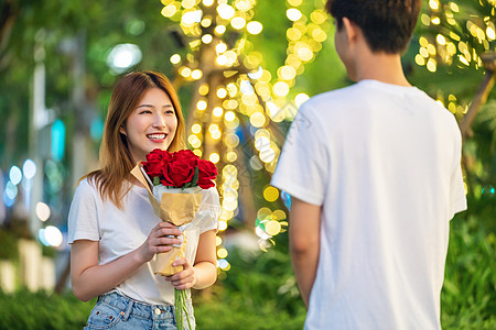 红色光斑情侣约会送花背景