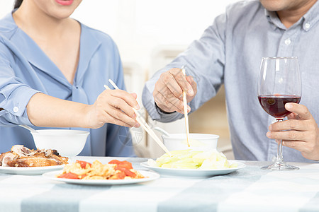 中年夫妻夫妻吃饭特写背景