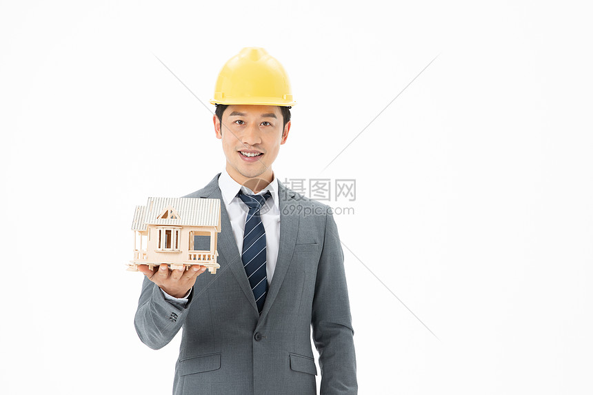 工程师拿着房屋模型图片