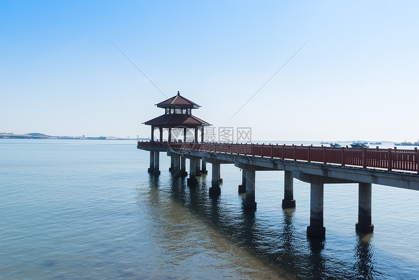 威海石岛渔港栈桥图片