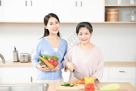 母女做饭母女厨房切菜背景