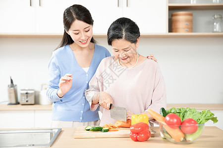 母女厨房切菜背景图片