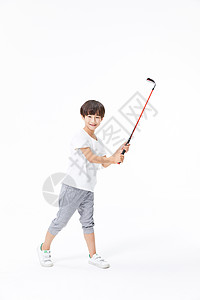 小男孩打高尔夫球高清图片
