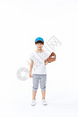 男孩戴着棒球手套图片