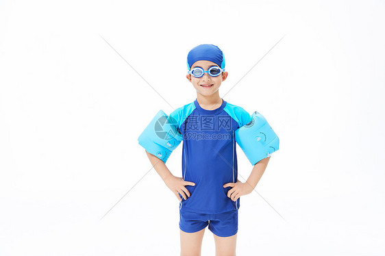 游泳少年图片