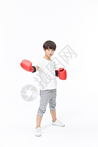 男孩子戴着拳击手套 图片