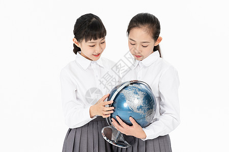 初中生同学拿地球仪图片