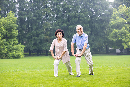 幸福老人老年夫妇公园晨练背景