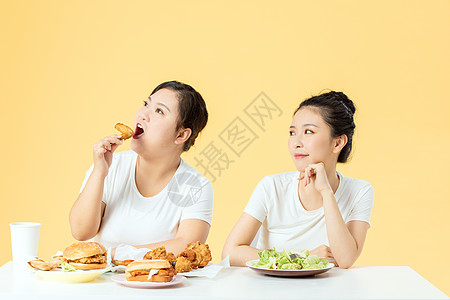 胖女孩暴饮暴食图片