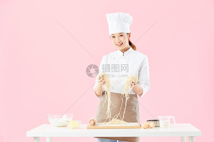 面点师制作面条图片