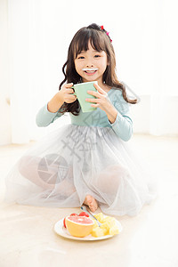 居家儿童喝酸奶图片