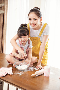 妈妈和女儿做饭居家母女做面包背景