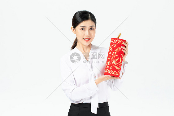 商务美女拿新年挂件迎新年图片