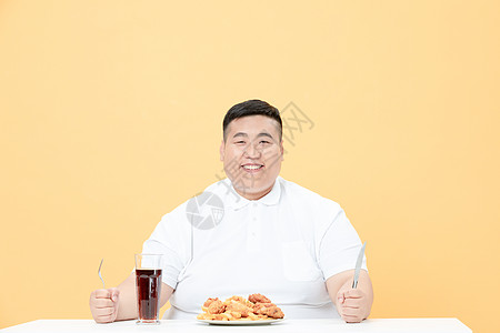 青年肥胖男性吃炸鸡高清图片