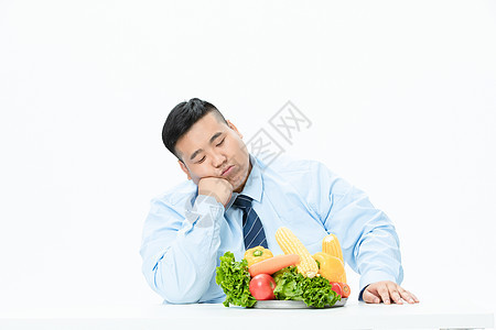 肥胖商务男性吃蔬菜厌烦图片