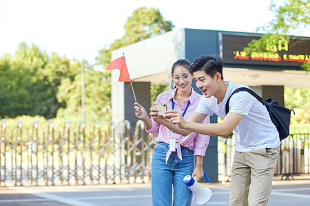 游客旅游拍照留念背景图片