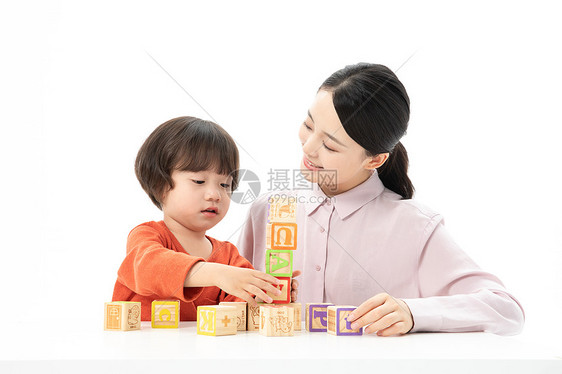 儿童幼教玩积木图片