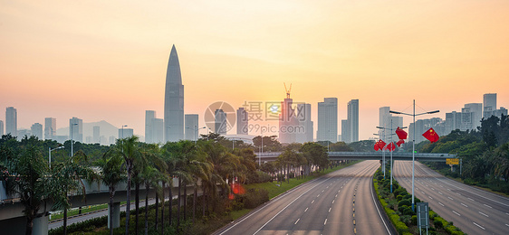 夕阳下的深圳华润春笋总部大厦图片