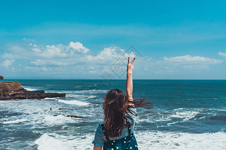 大海背影巴厘岛海神庙景区女孩背影背景