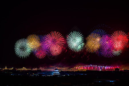 北京天坛的五彩烟花高清图片