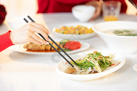 年夜饭夹菜特写背景