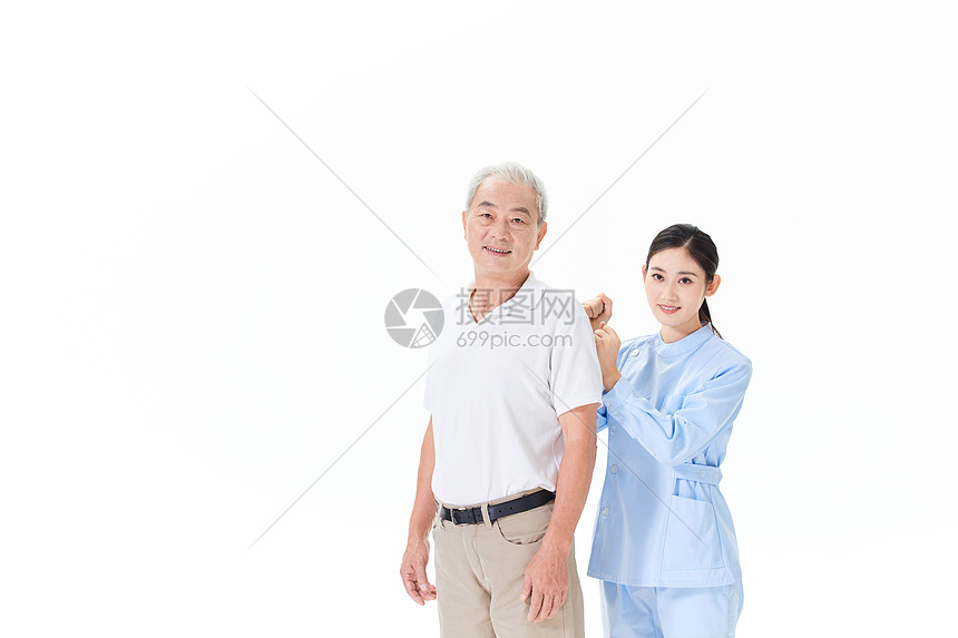 护工给老人按摩身体图片