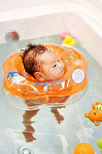 婴儿泳池游泳高清图片