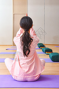 瑜伽房打坐放松的瑜伽动作背景
